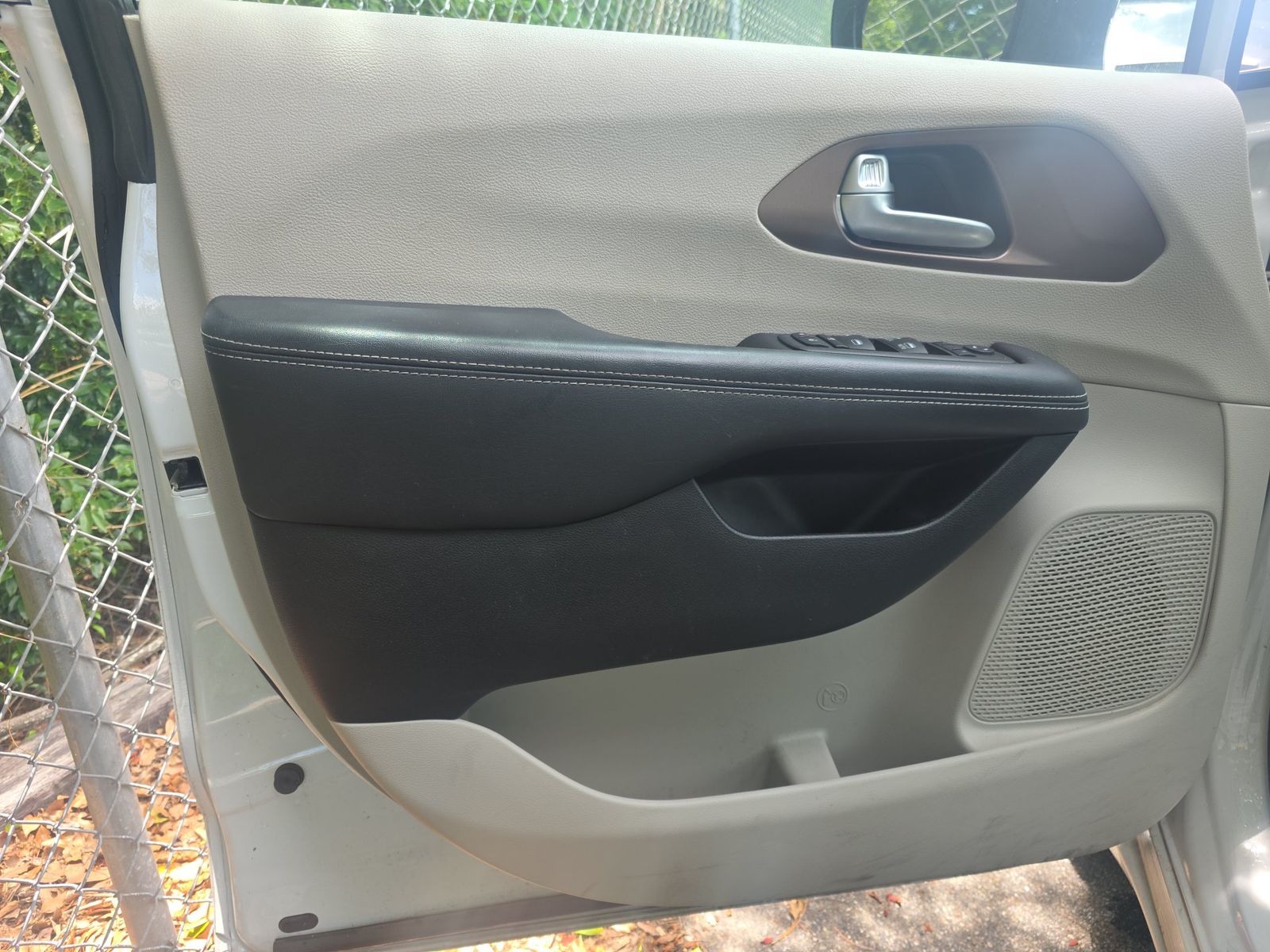 CHRYSLER VOYAGER - 10