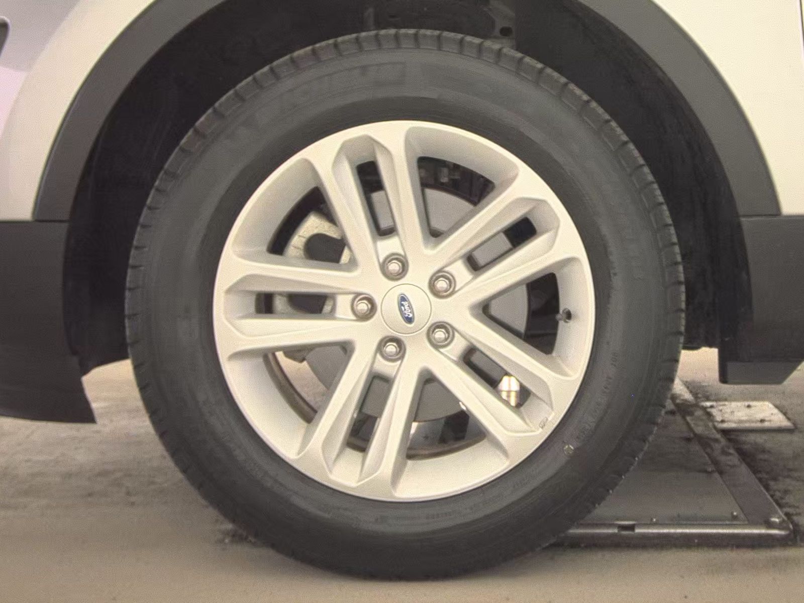 FORD EXPLORER - 10