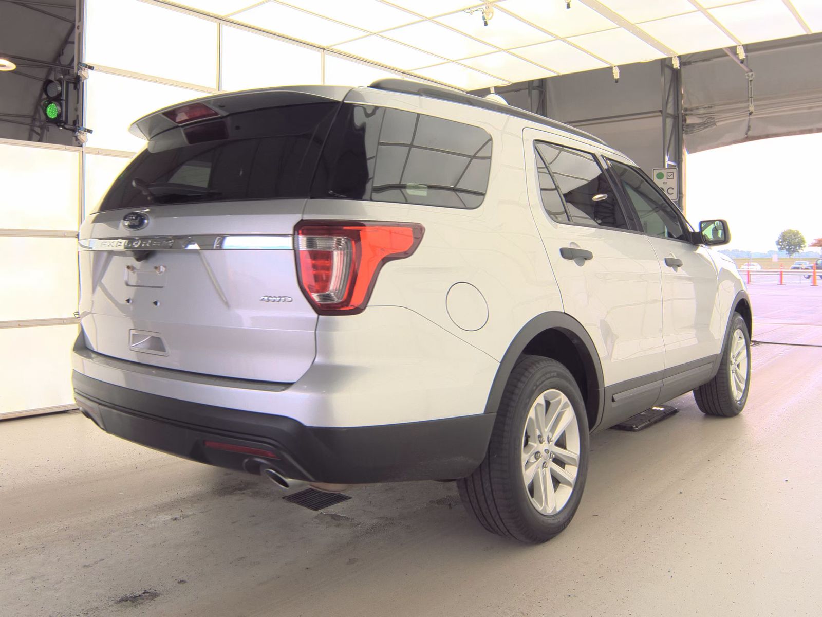 FORD EXPLORER - 6