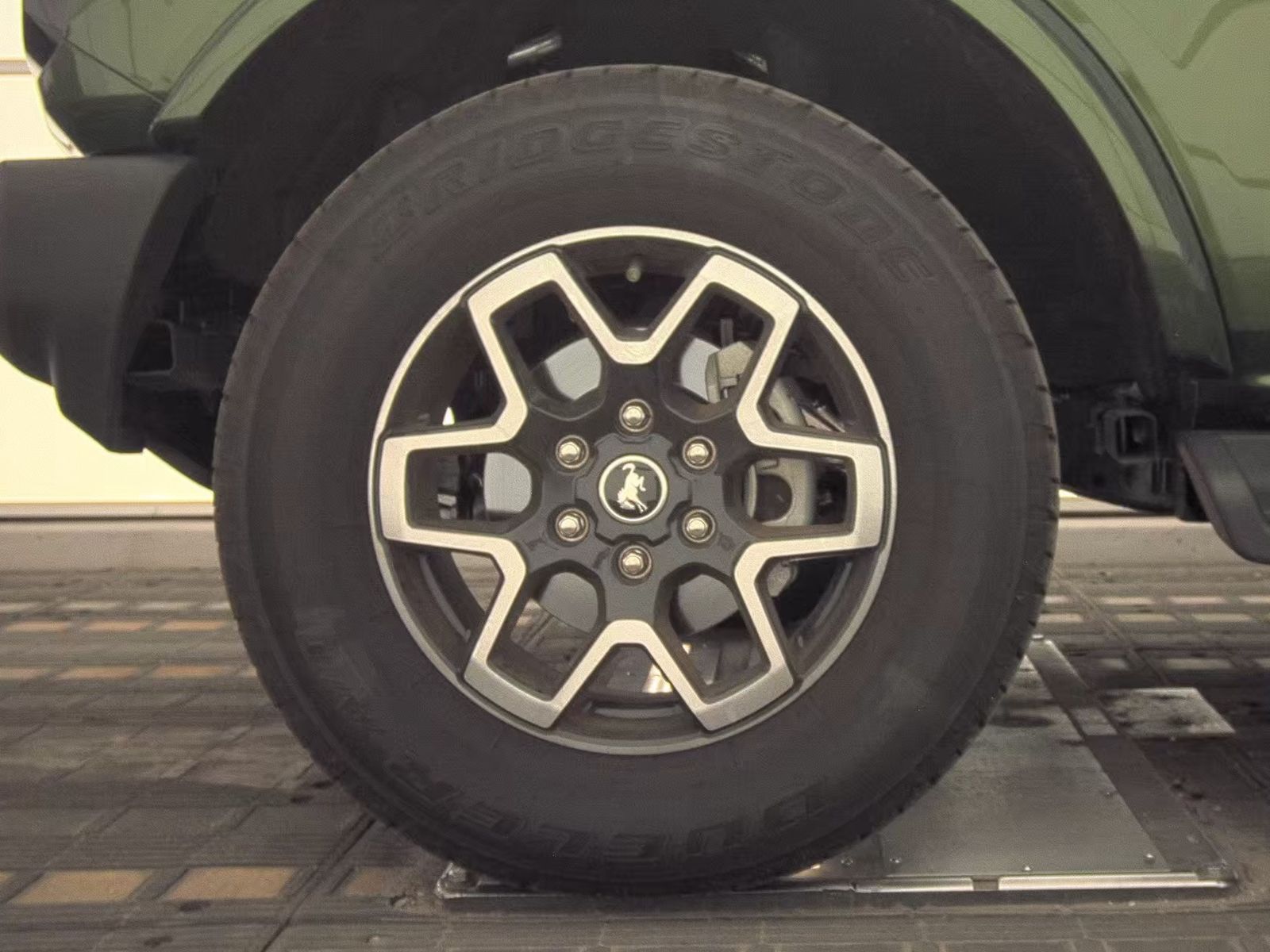 FORD BRONCO - 10