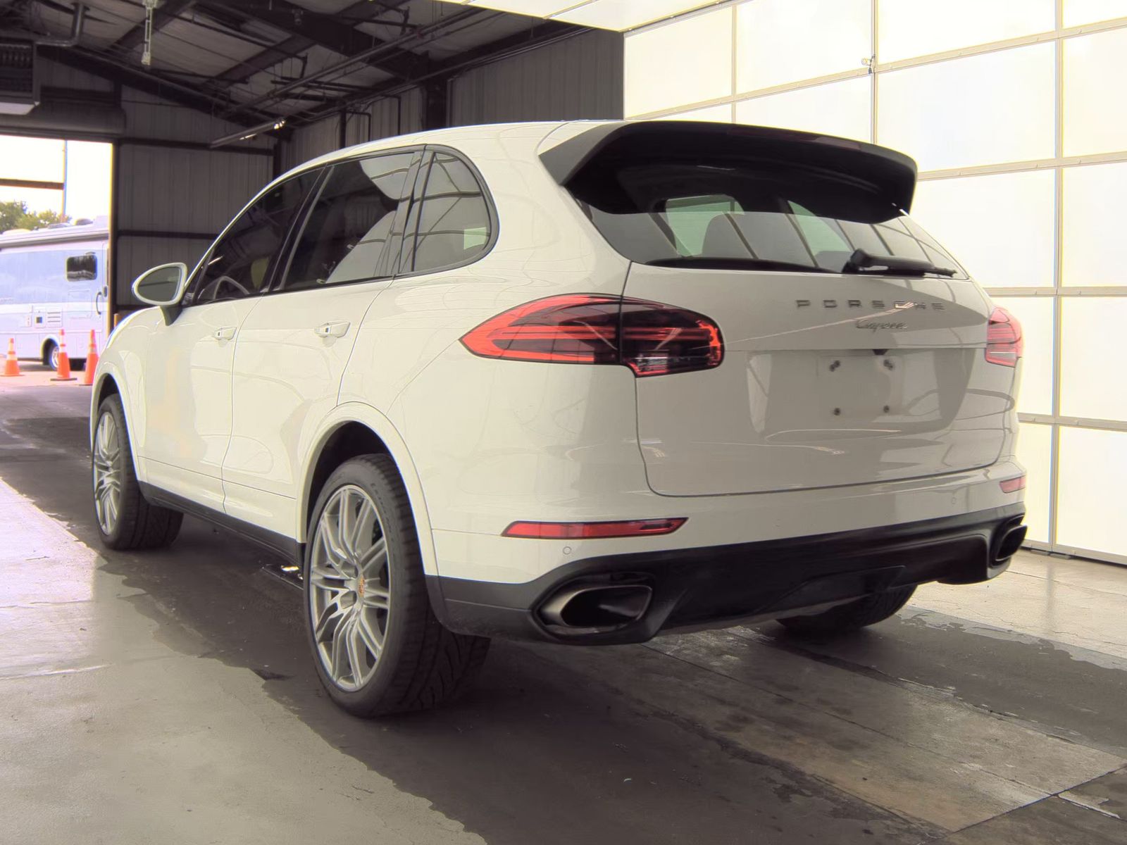 PORSCHE CAYENNE - 9