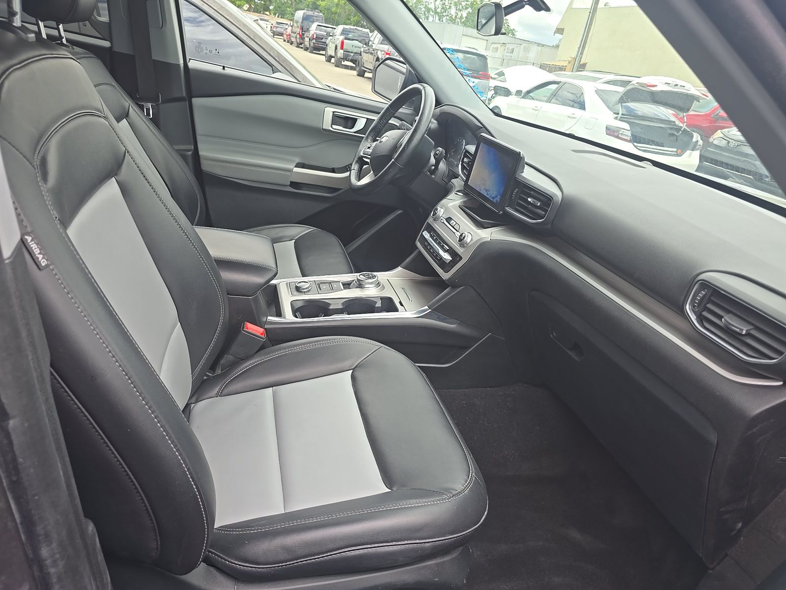 FORD EXPLORER - 9