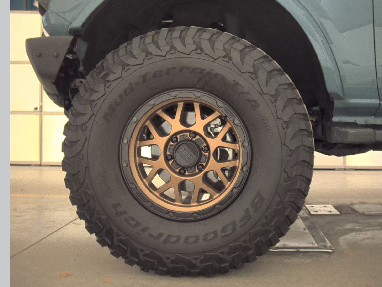 FORD BRONCO - 10
