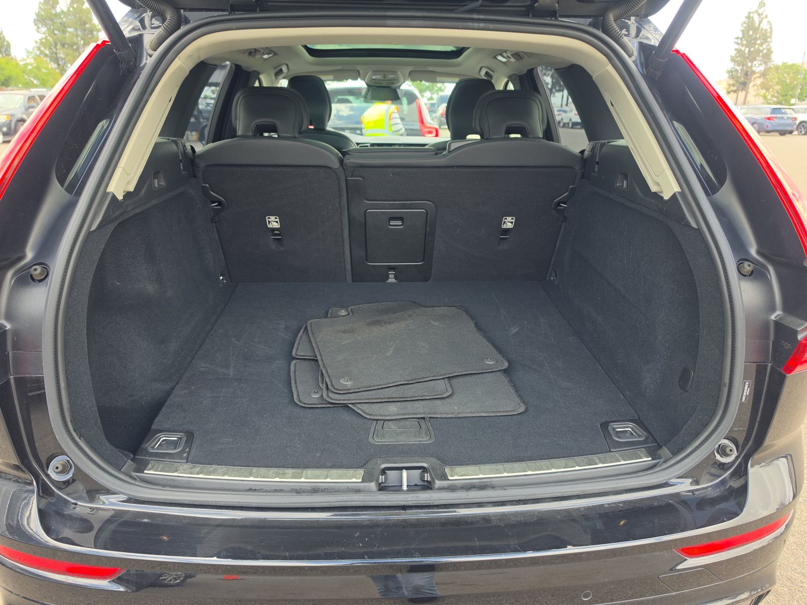 2025 Volvo XC60 B5 Plus FWD