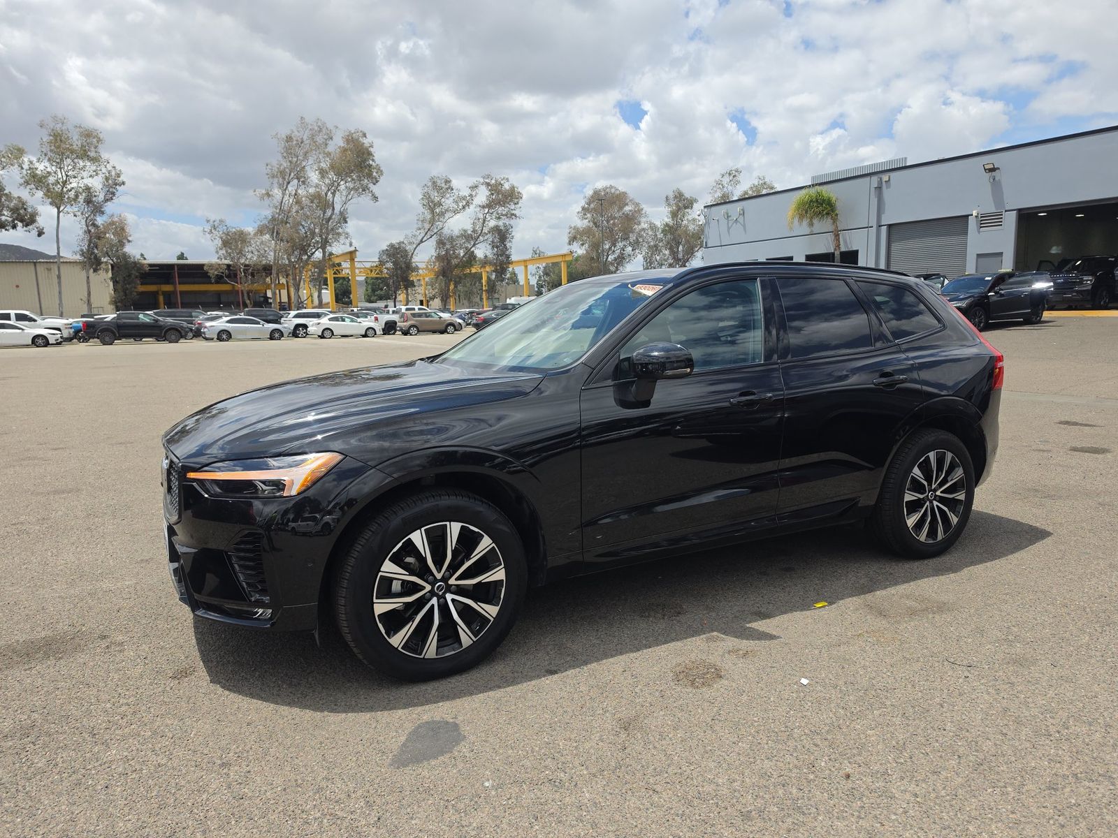 2025 Volvo XC60 B5 Plus FWD