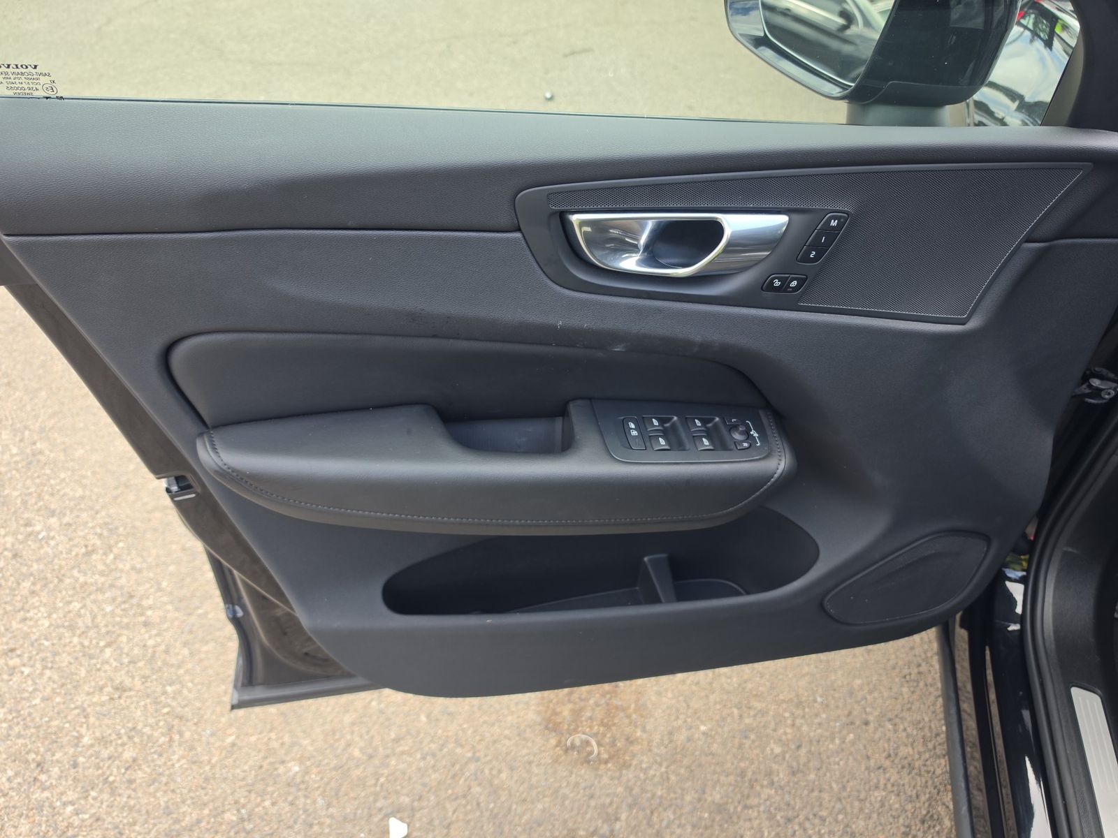 2025 Volvo XC60 B5 Plus FWD