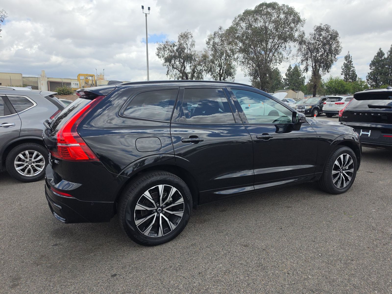 2025 Volvo XC60 B5 Plus FWD