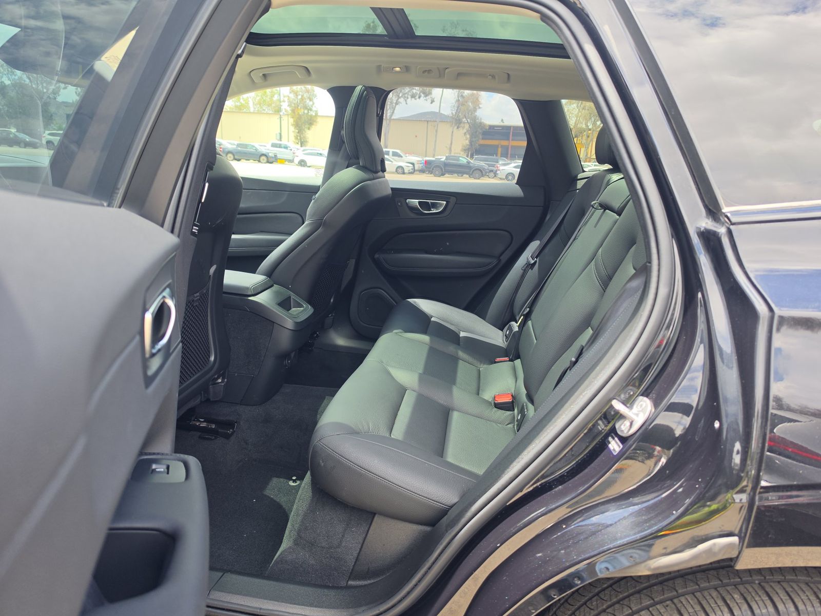 2025 Volvo XC60 B5 Plus FWD