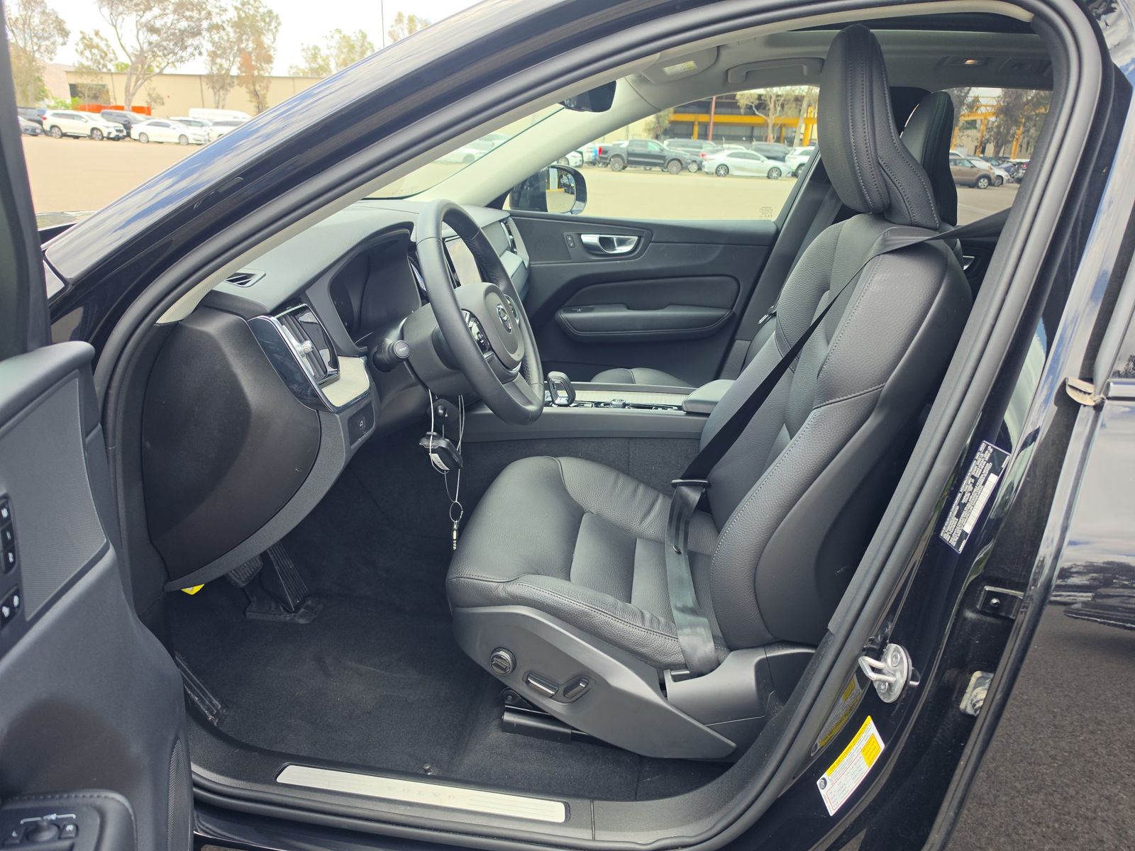 2025 Volvo XC60 B5 Plus FWD