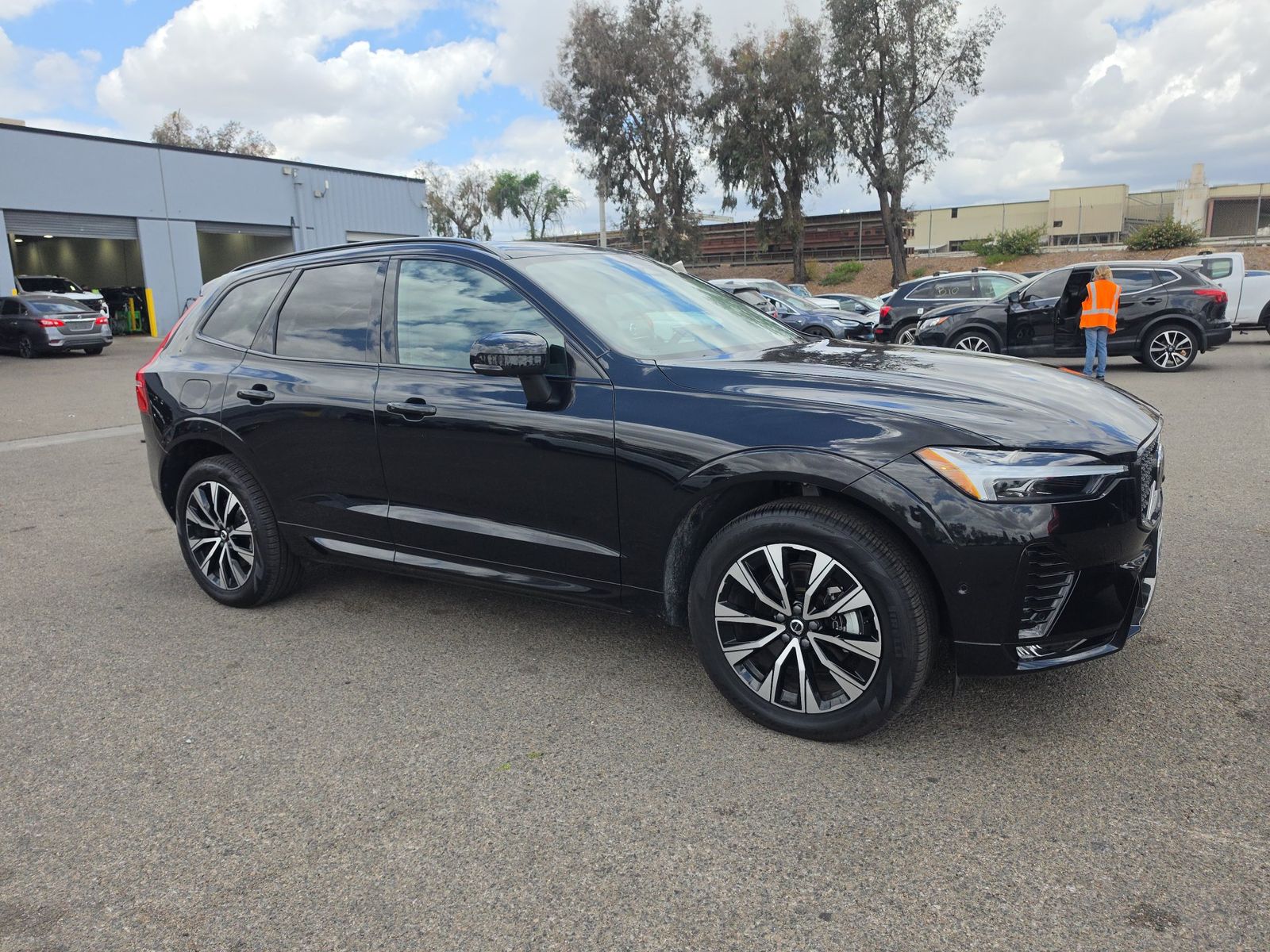 2025 Volvo XC60 B5 Plus FWD