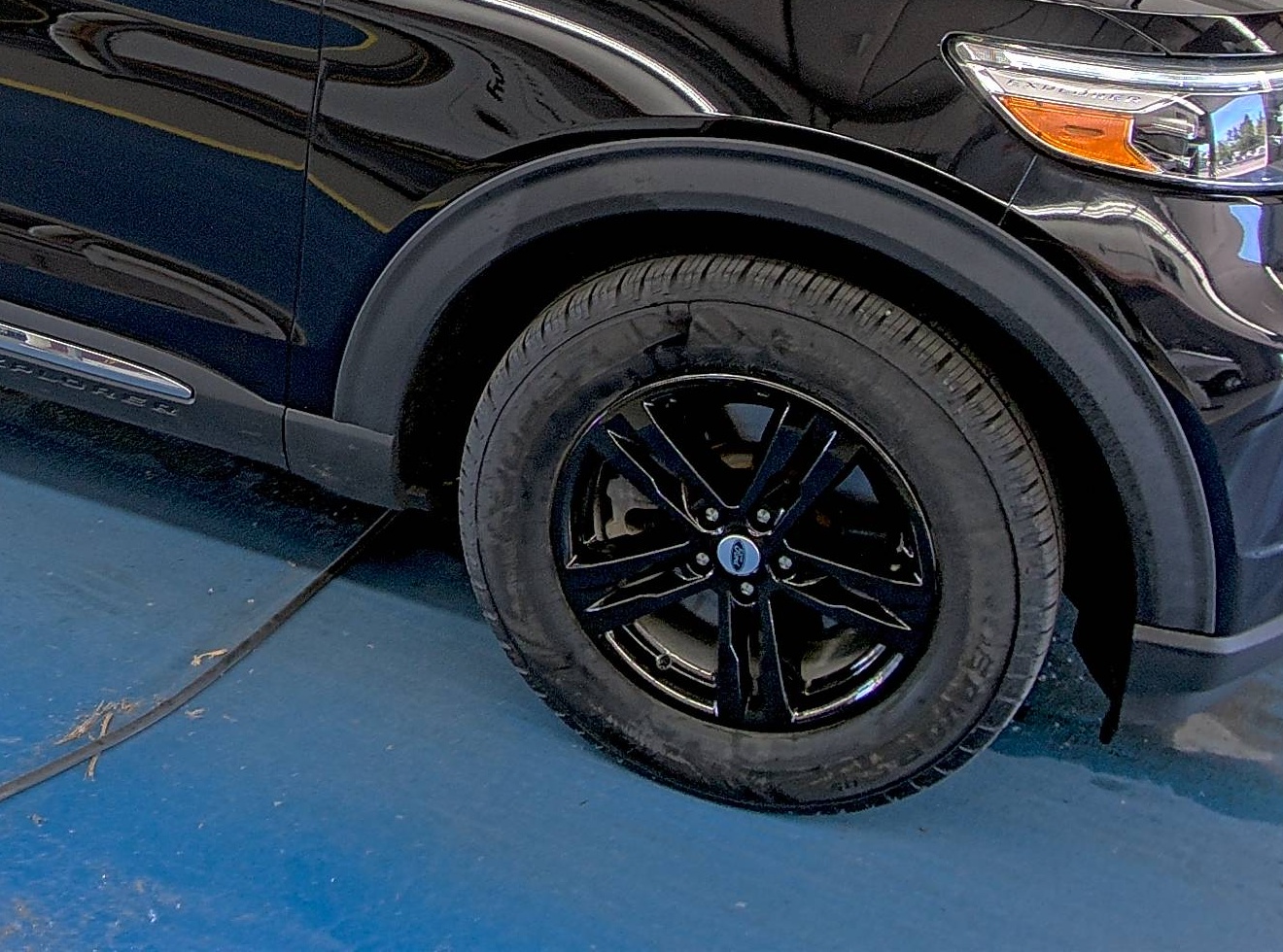 FORD EXPLORER - 9