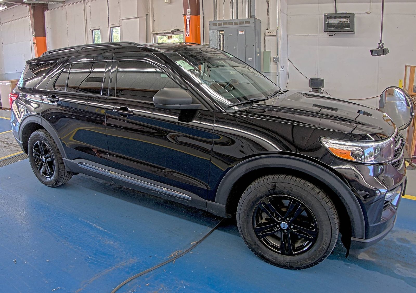 FORD EXPLORER - 4
