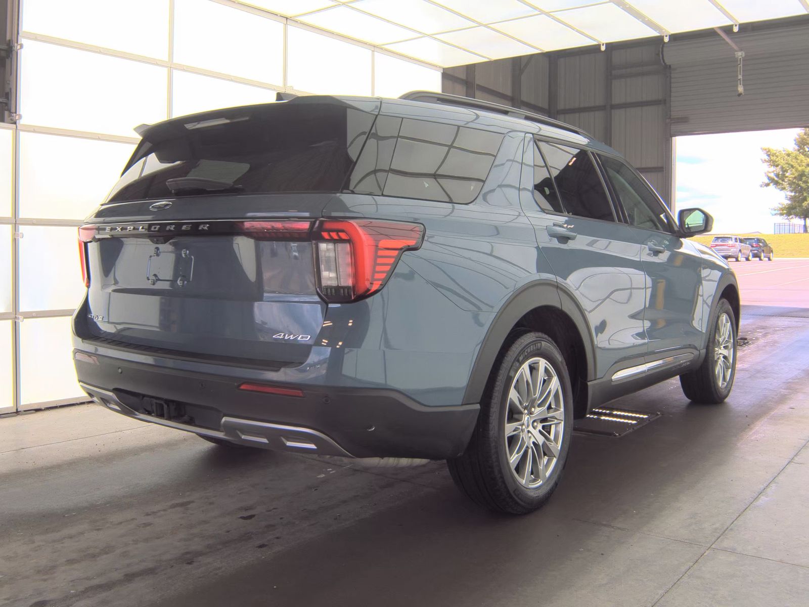 FORD EXPLORER - 6