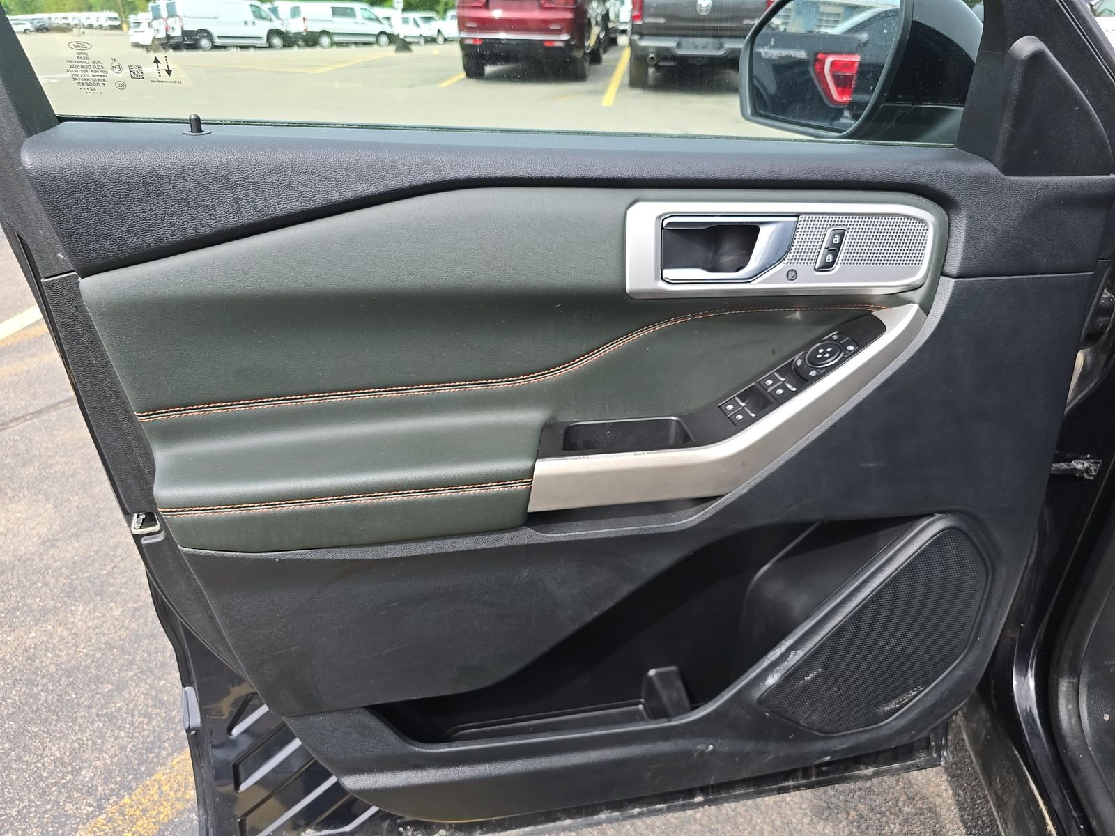 FORD EXPLORER - 10