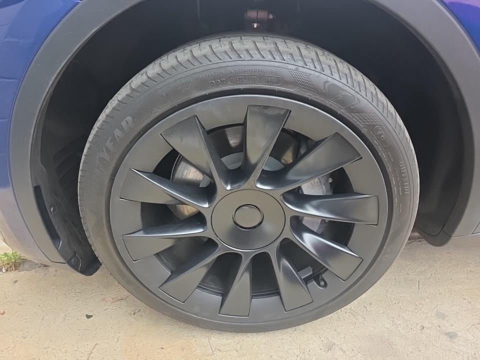 TESLA MODEL Y - 9