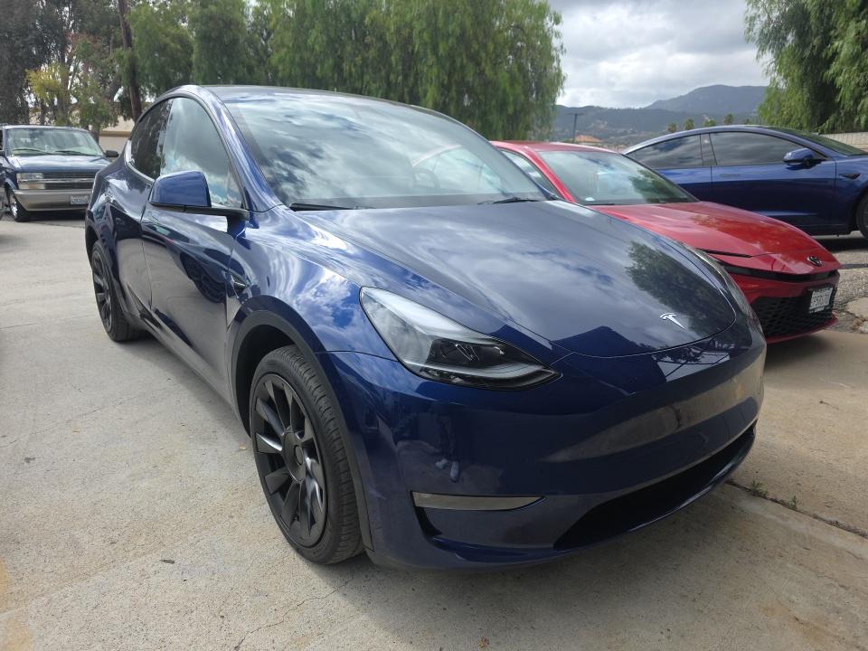 TESLA MODEL Y - 4