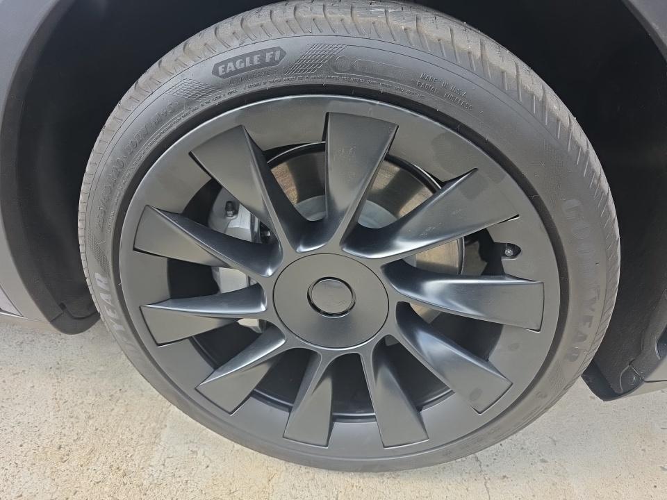 TESLA MODEL Y - 10