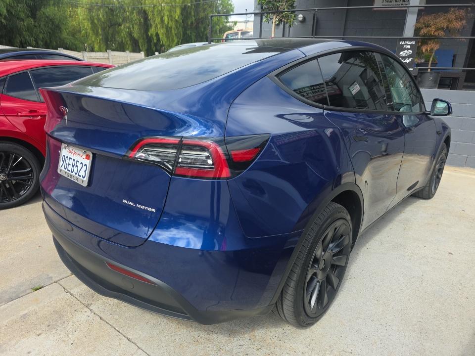 TESLA MODEL Y - 5
