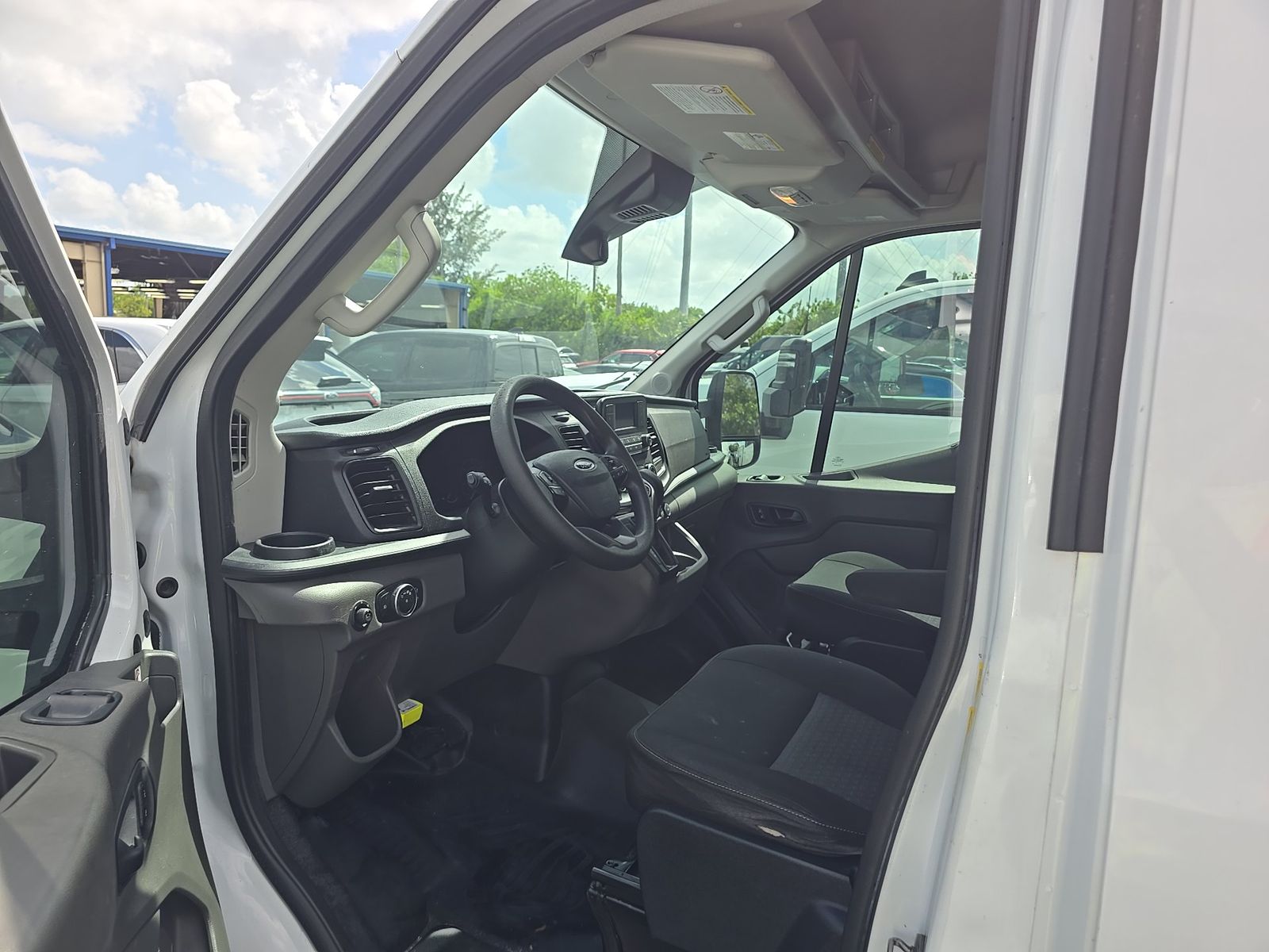 FORD TRANSIT 150 - 8