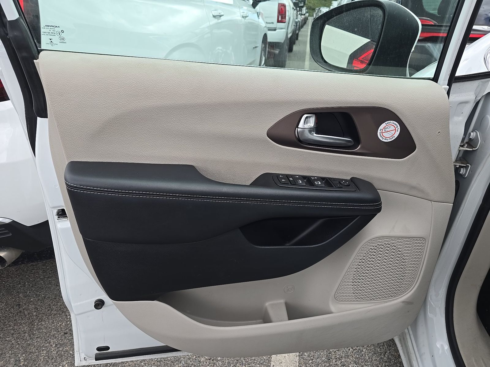 CHRYSLER VOYAGER - 10