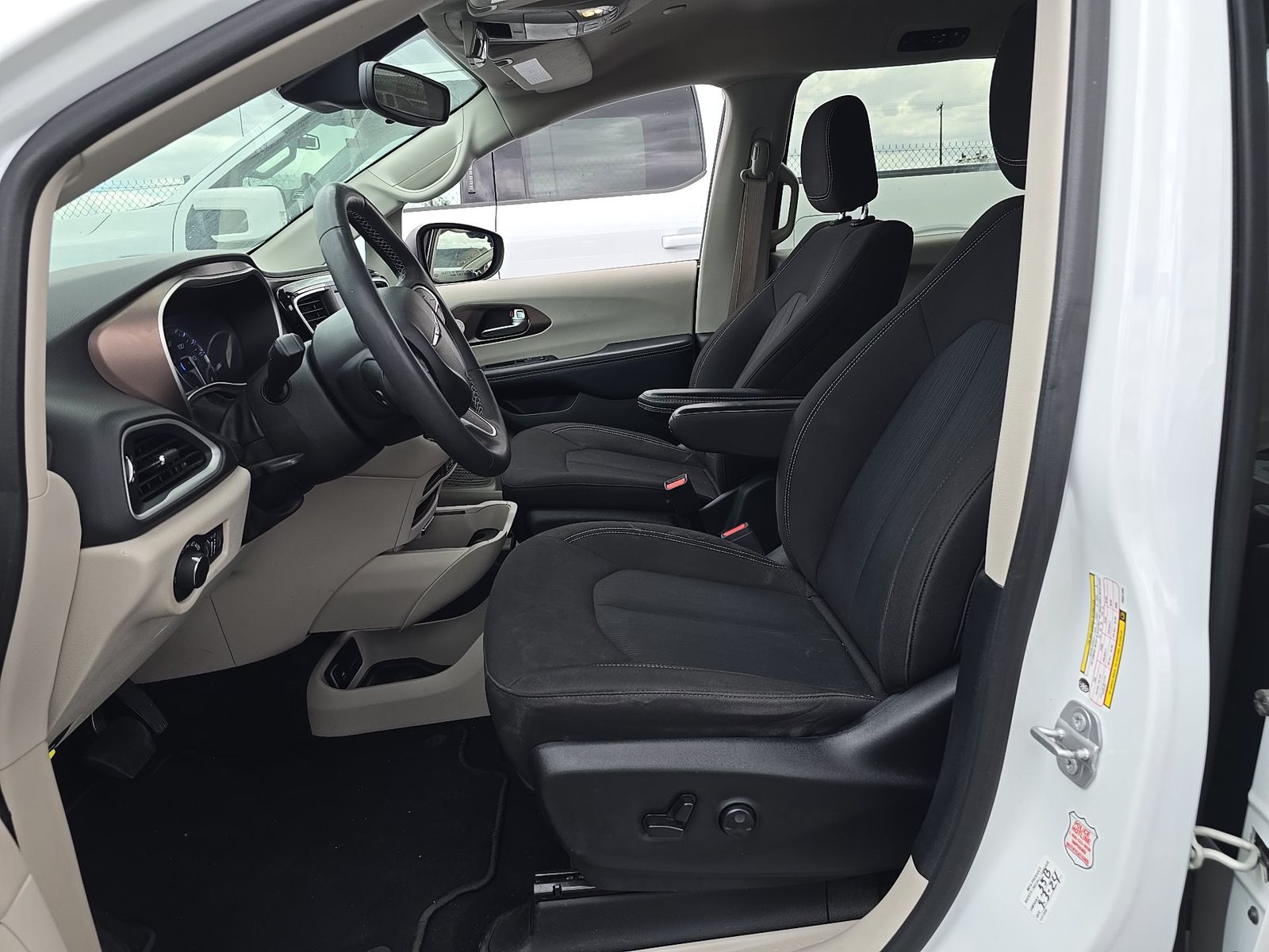 CHRYSLER VOYAGER - 8