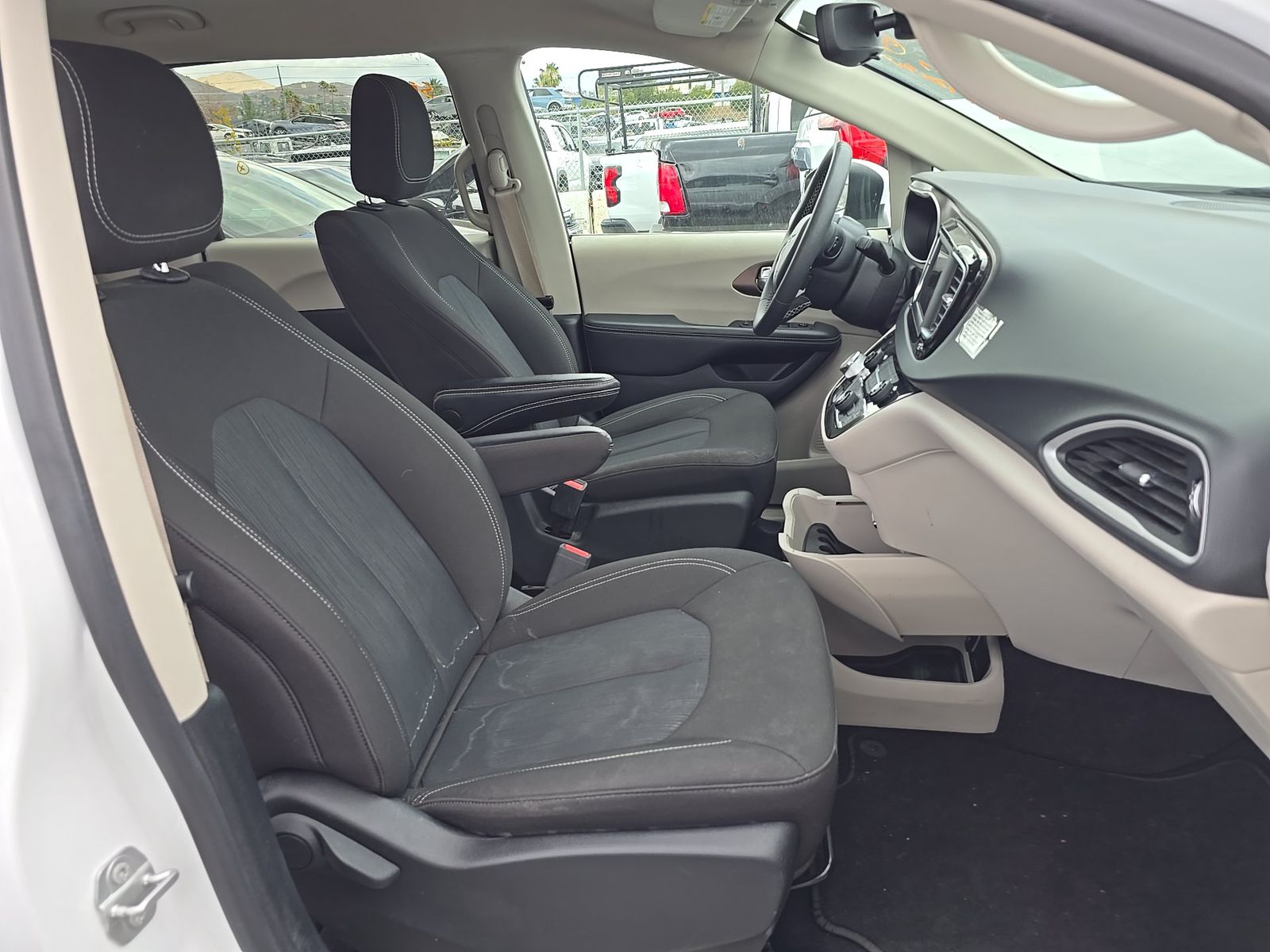 CHRYSLER VOYAGER - 9