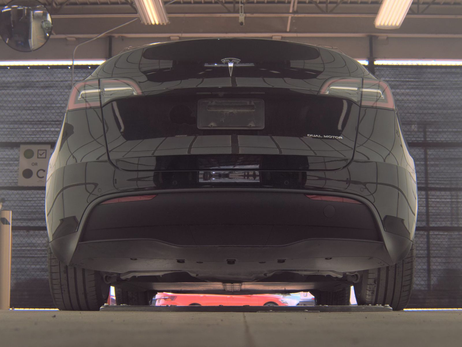 TESLA MODEL Y - 8