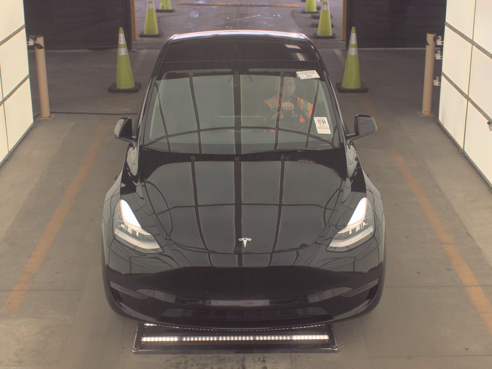 TESLA MODEL Y - 3