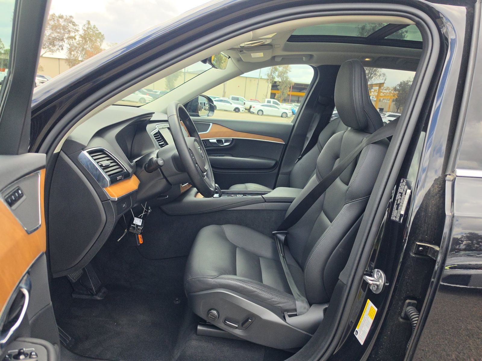 2025 Volvo XC90 B6 Plus FWD