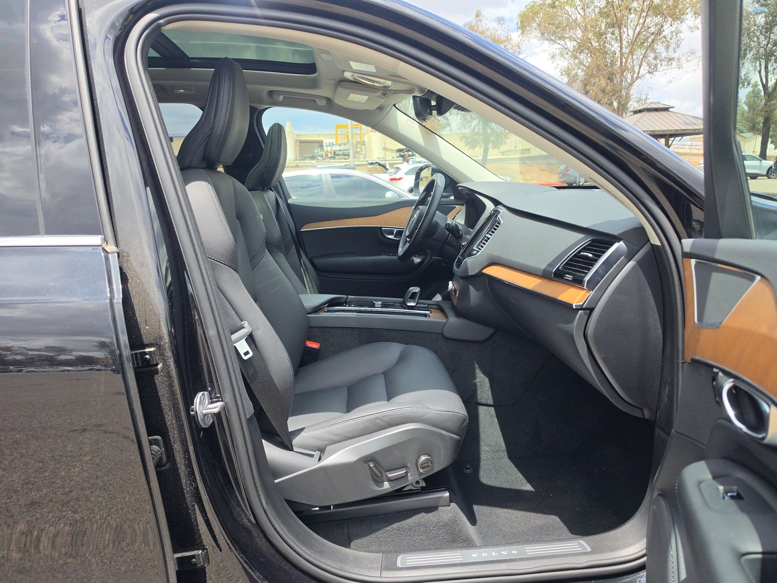 2025 Volvo XC90 B6 Plus FWD
