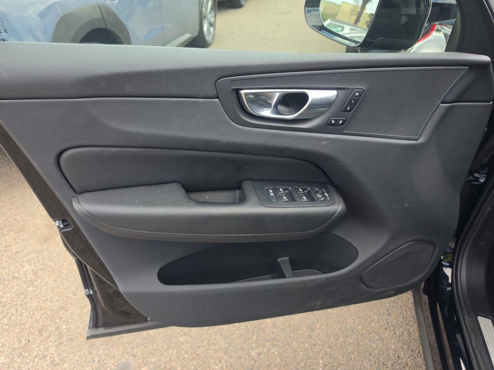 2025 Volvo XC60 B5 Plus FWD