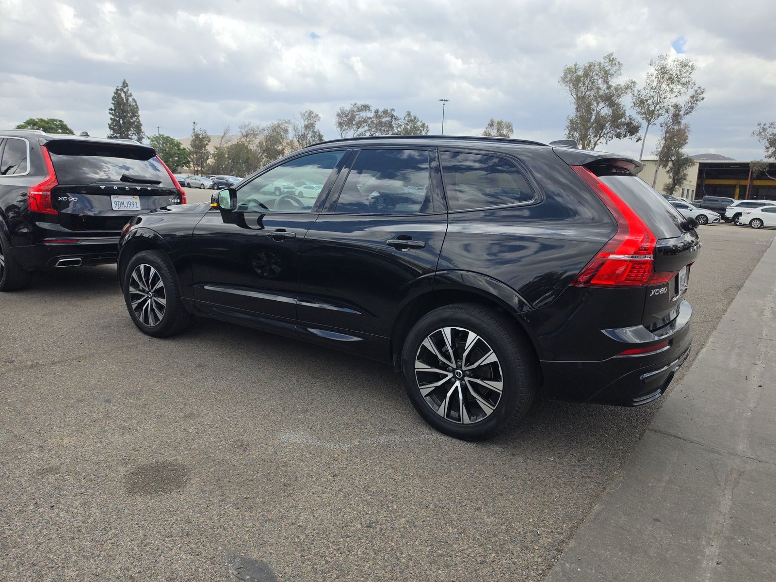 2025 Volvo XC60 B5 Plus FWD