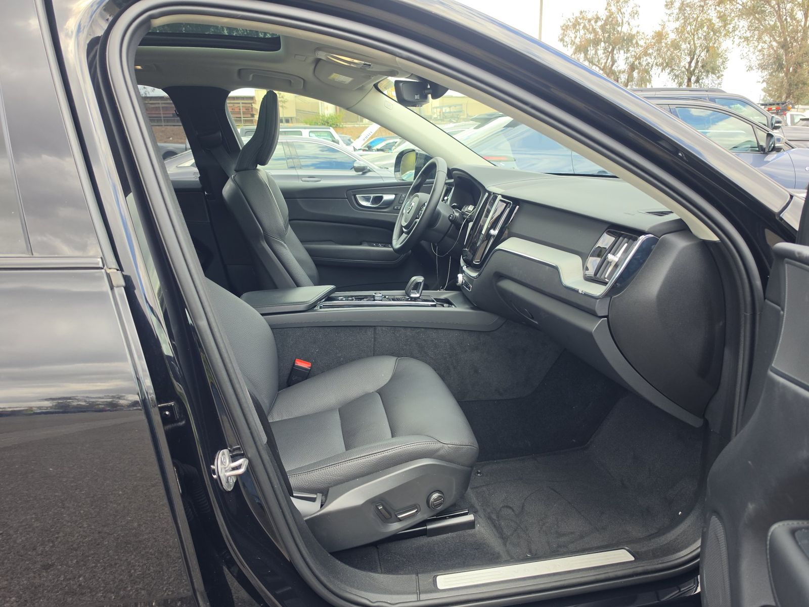 2025 Volvo XC60 B5 Plus FWD