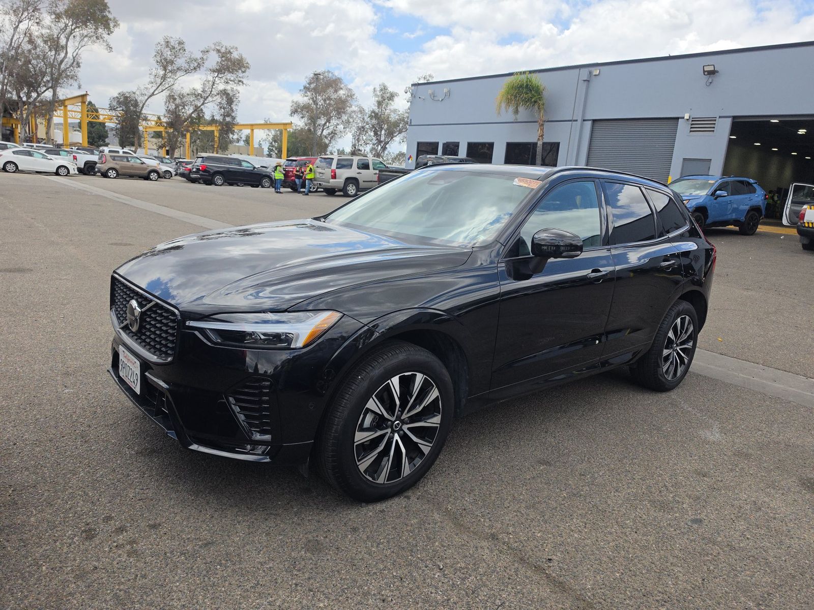 2025 Volvo XC60 B5 Plus FWD