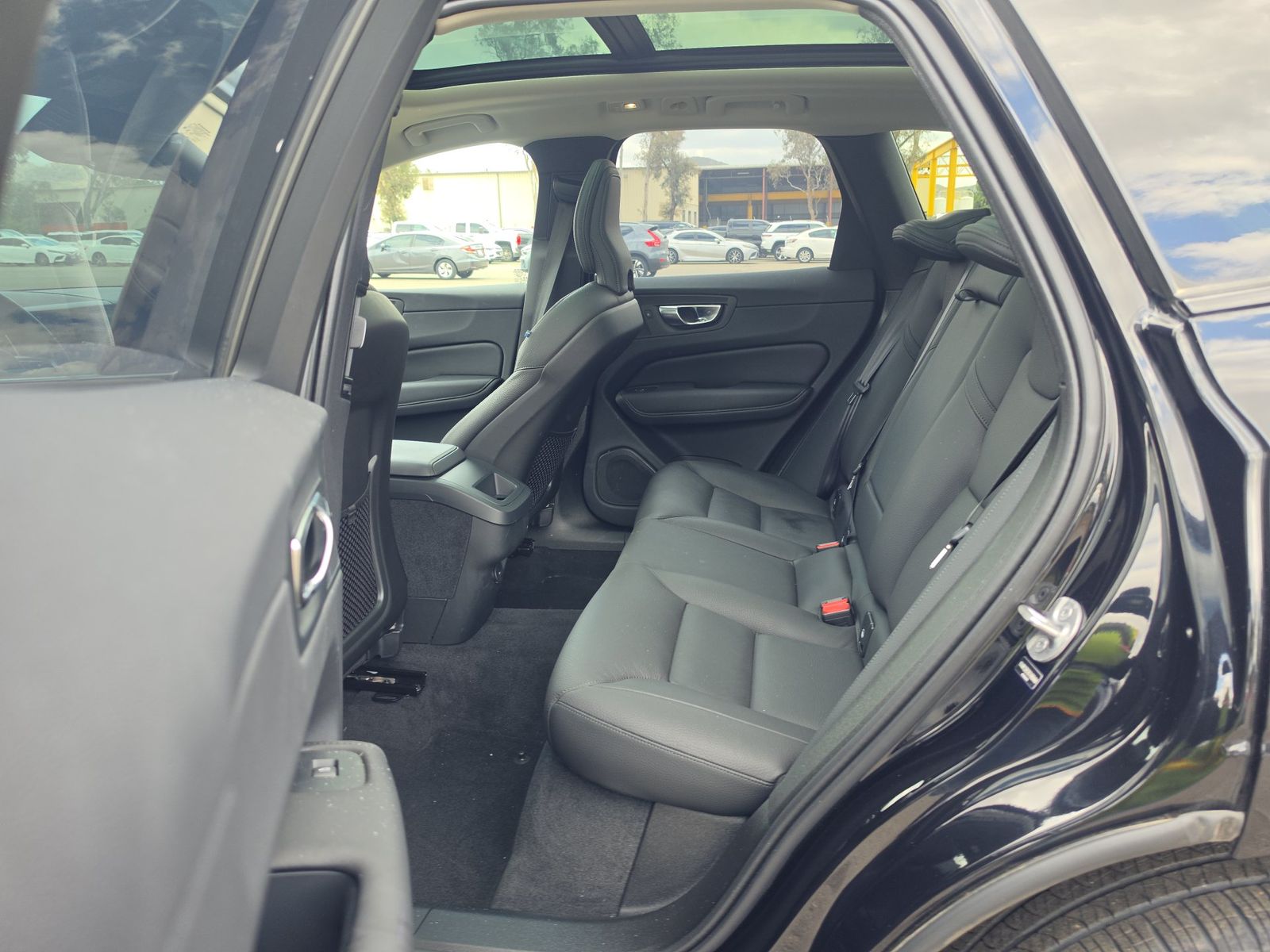 2025 Volvo XC60 B5 Plus FWD