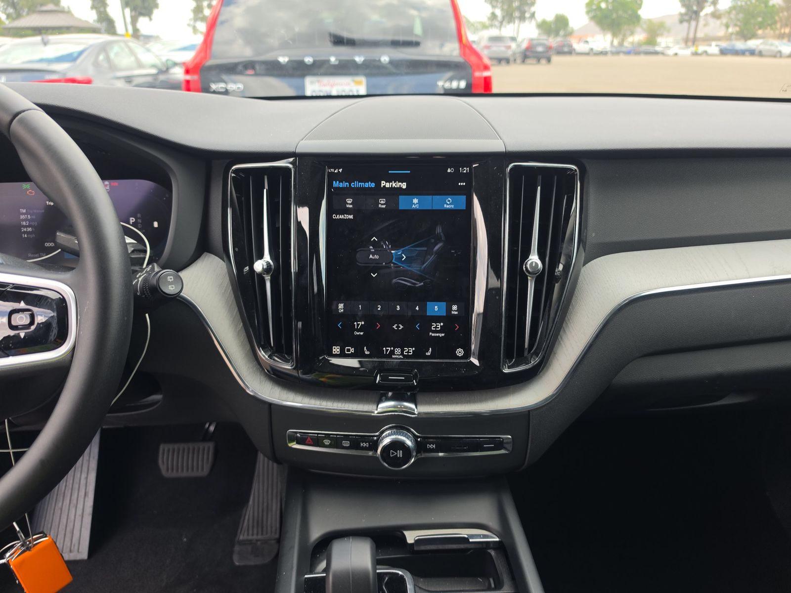 2025 Volvo XC60 B5 Plus FWD