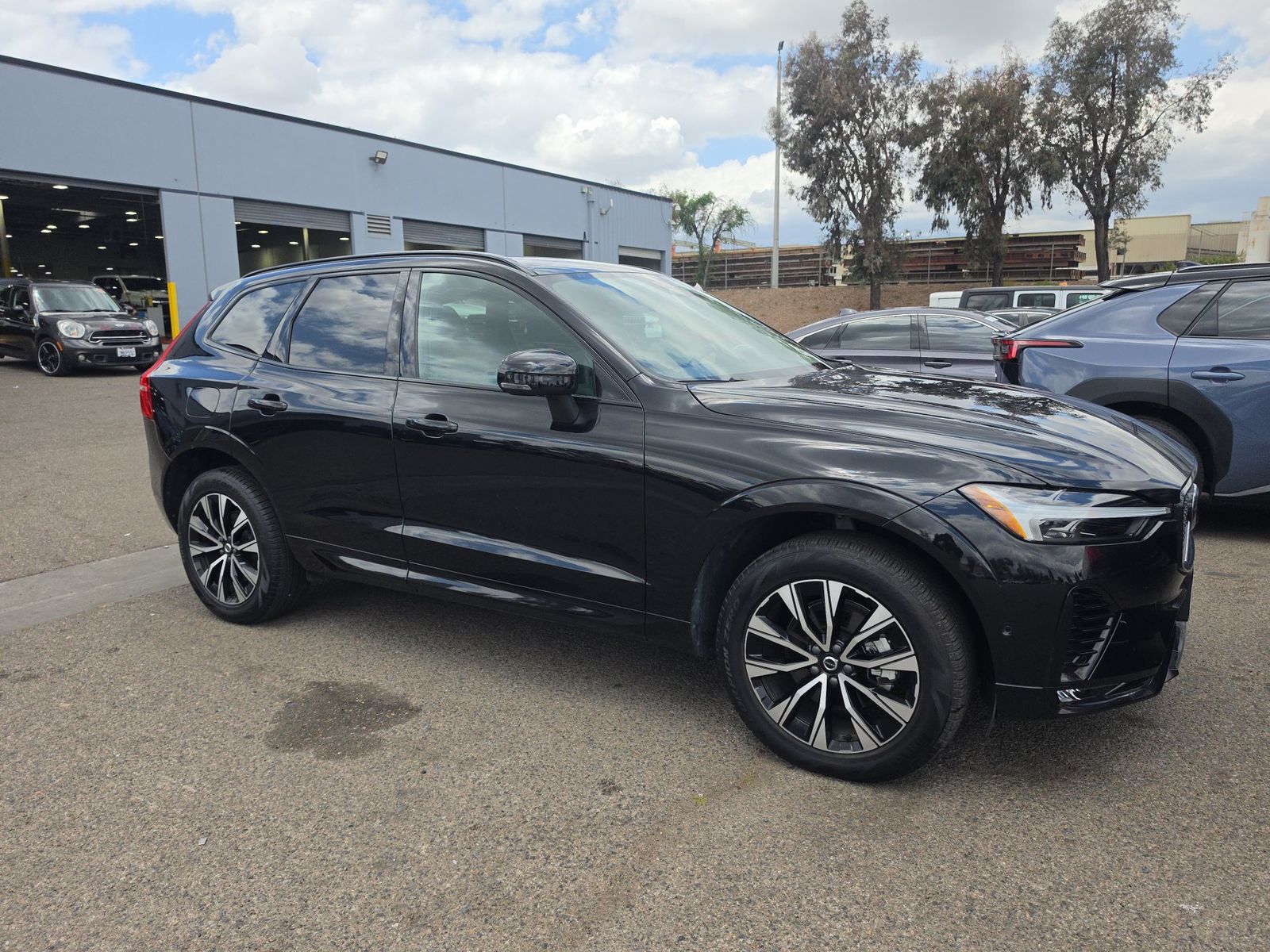 2025 Volvo XC60 B5 Plus FWD