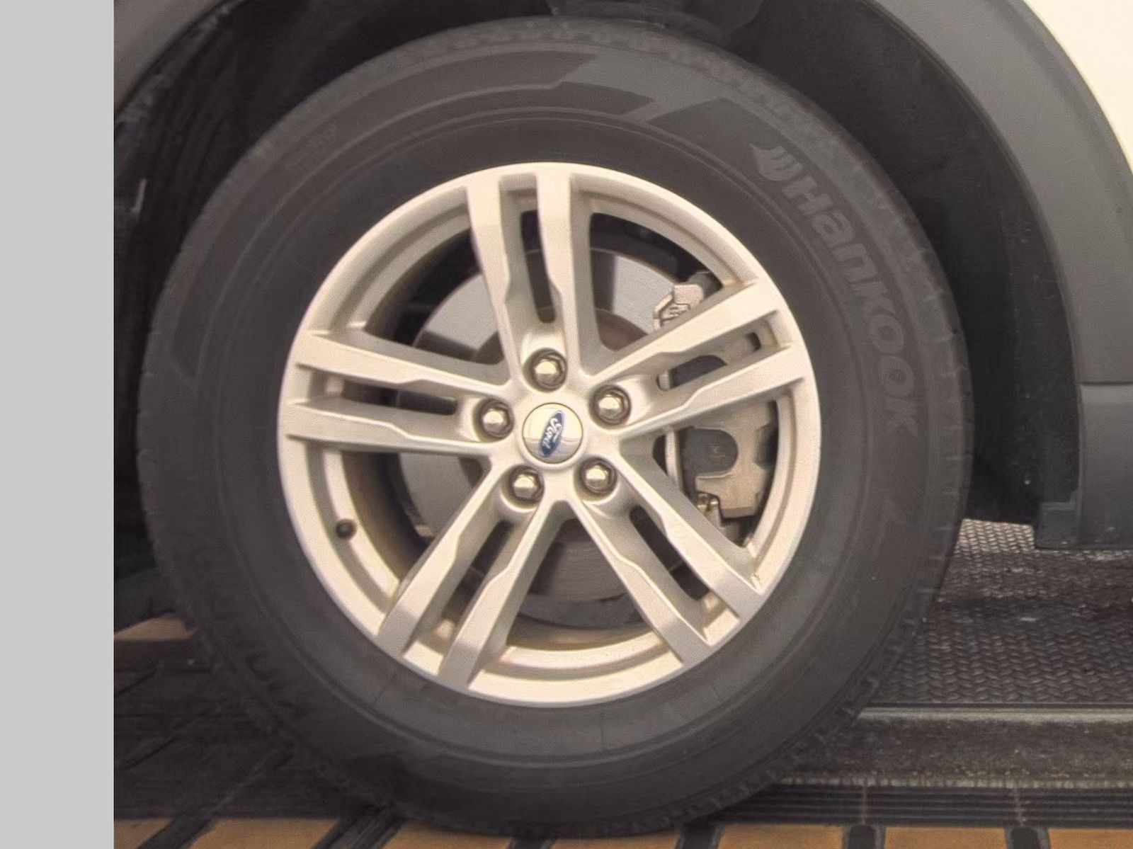 FORD EXPLORER - 10