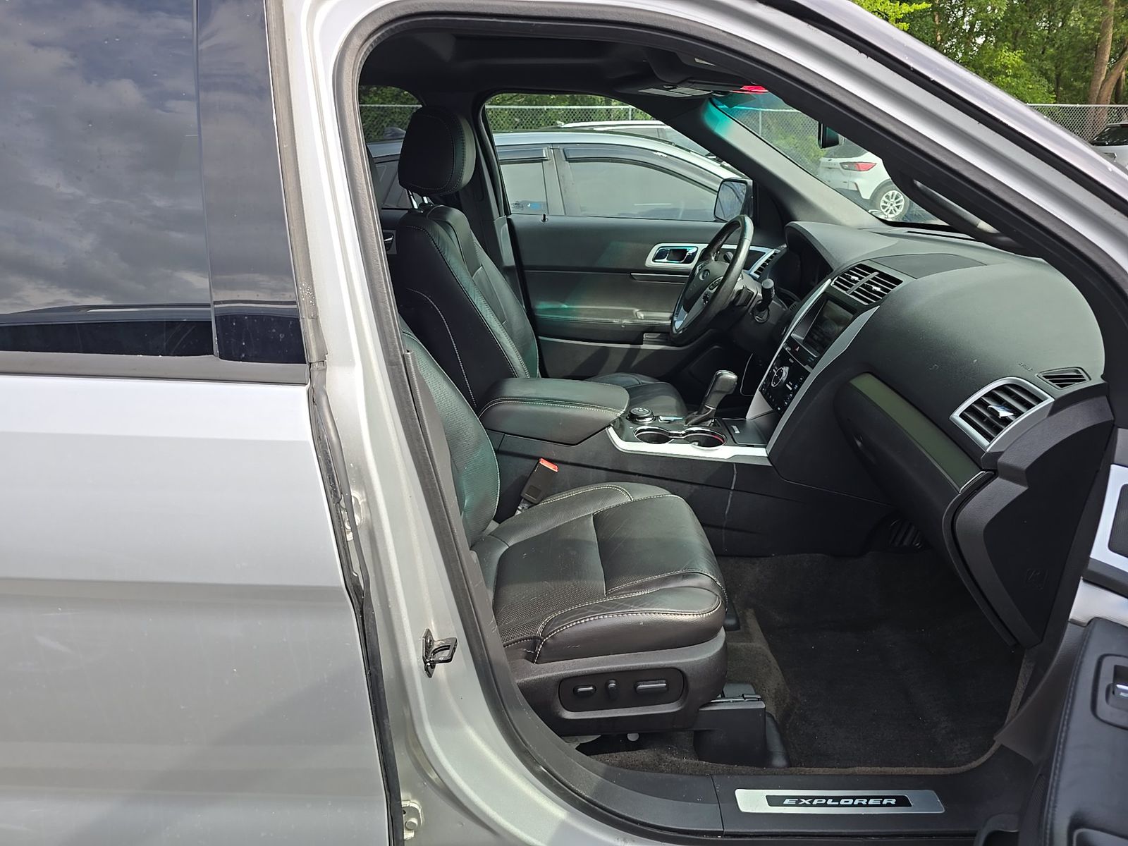 FORD EXPLORER - 9