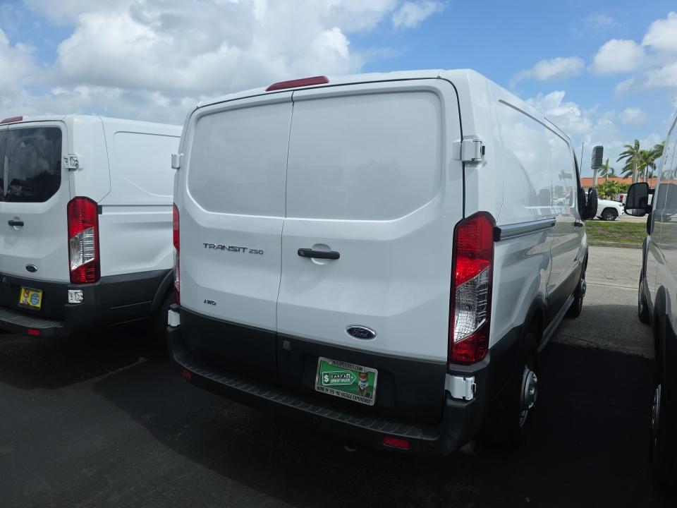 FORD TRANSIT 250 - 5