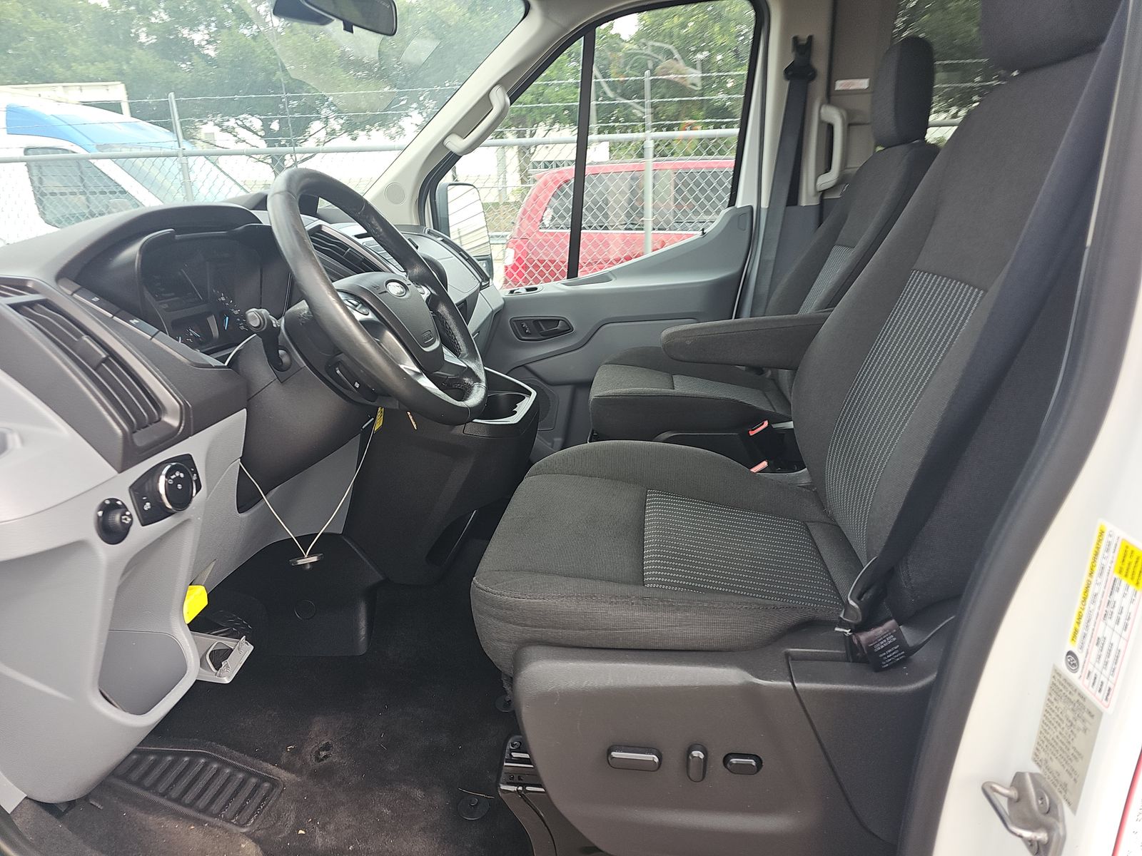FORD TRANSIT 150 - 8