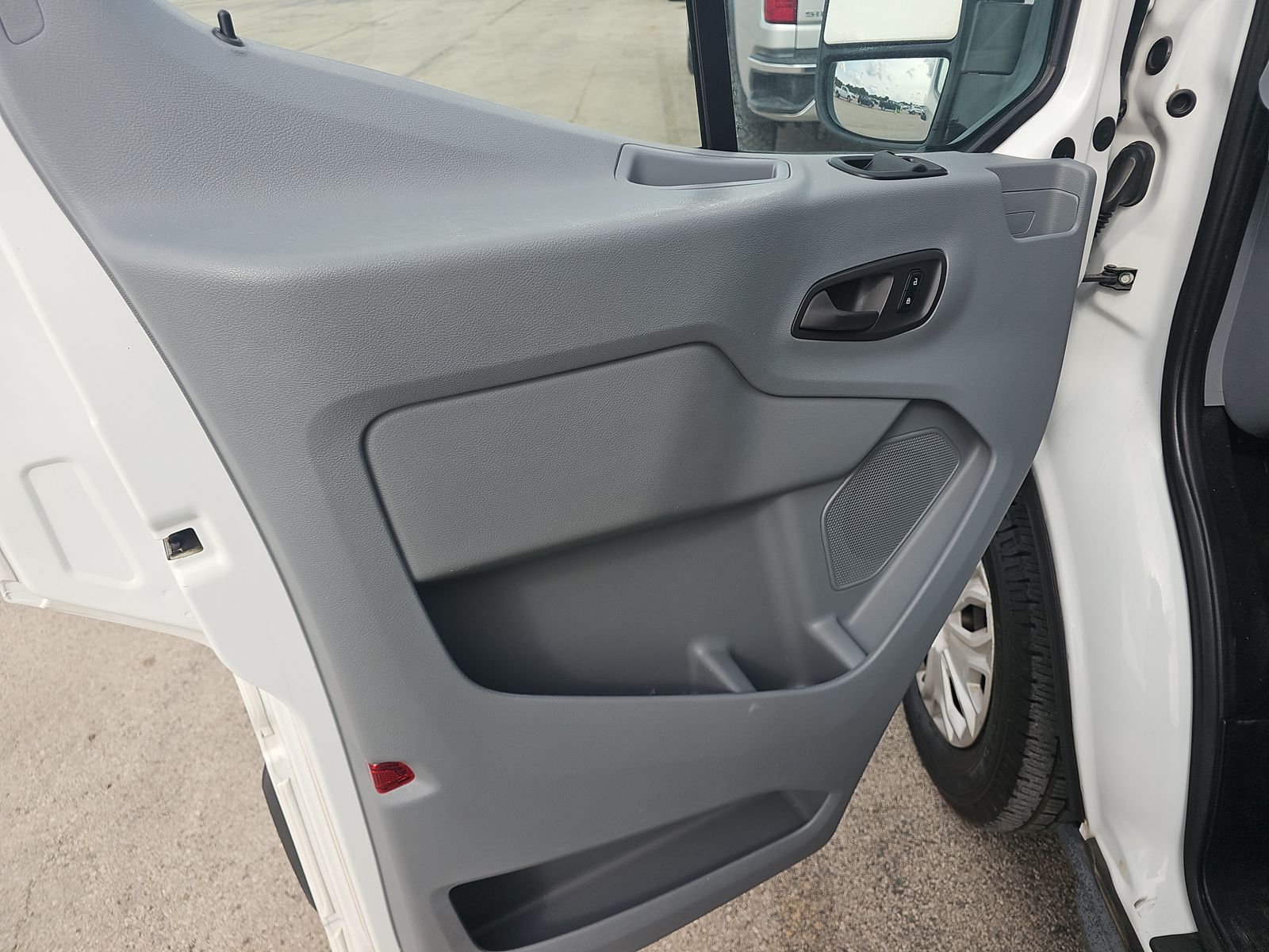 FORD TRANSIT 150 - 10