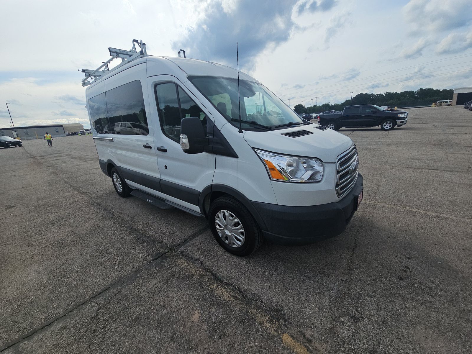 FORD TRANSIT 150 - 4