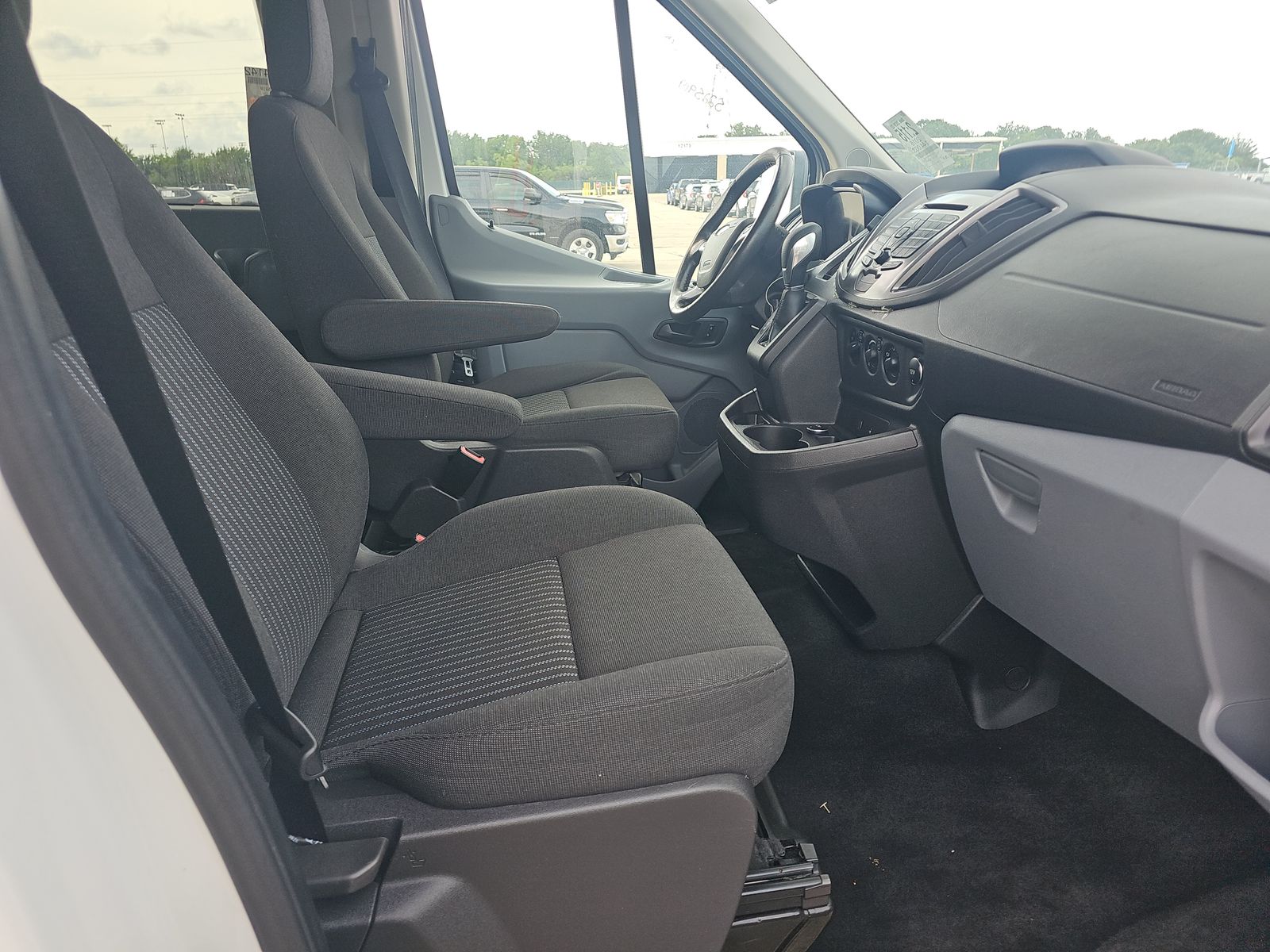 FORD TRANSIT 150 - 9