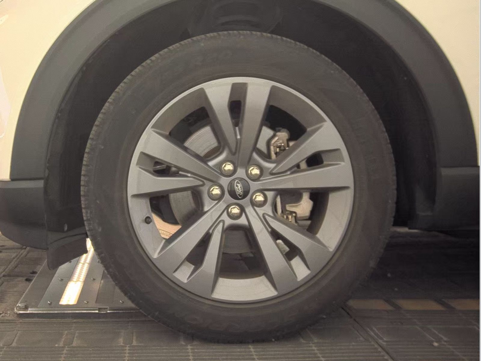 FORD EXPLORER - 10