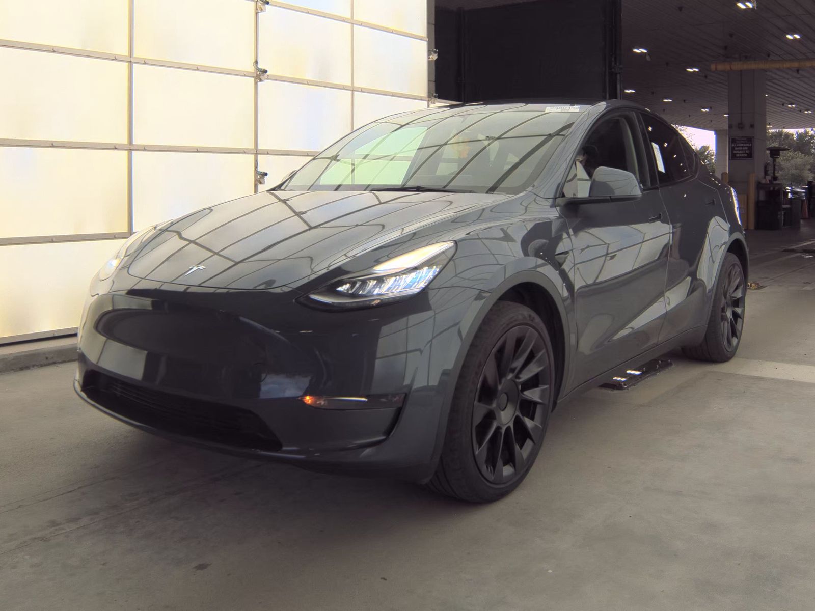 TESLA MODEL Y - 1