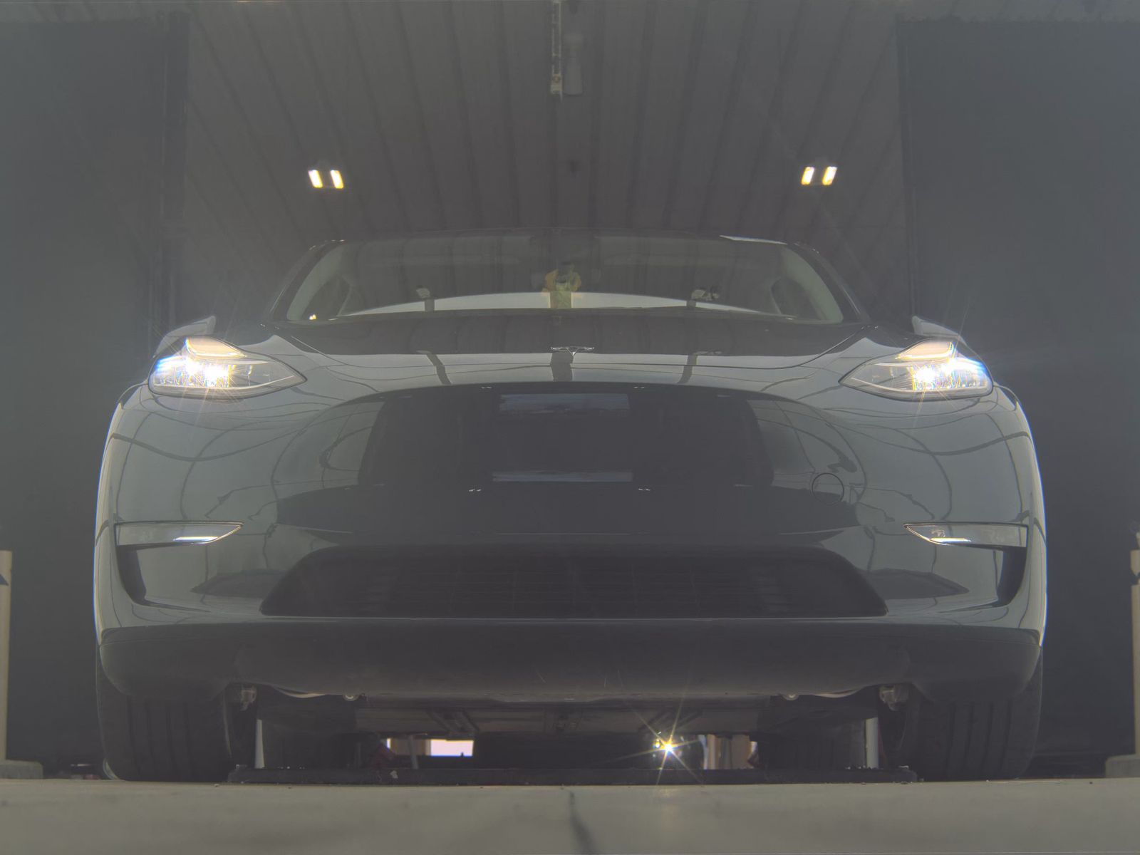 TESLA MODEL Y - 4