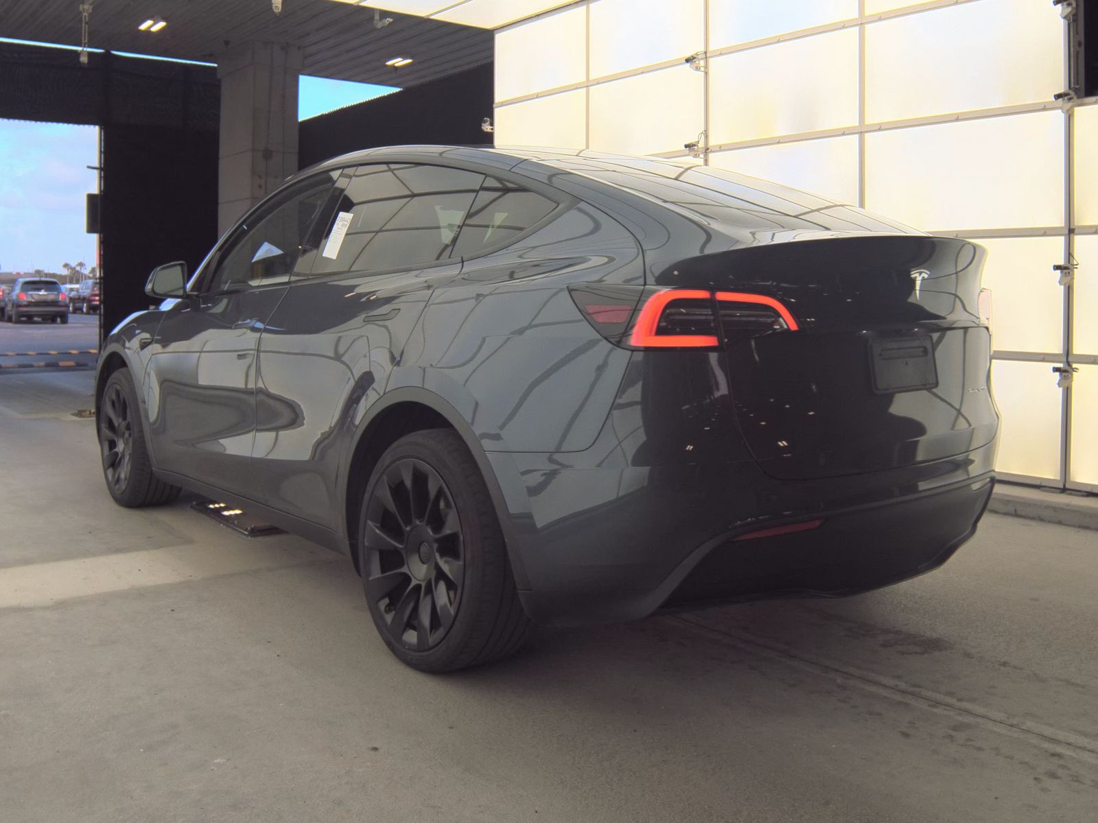 TESLA MODEL Y - 9