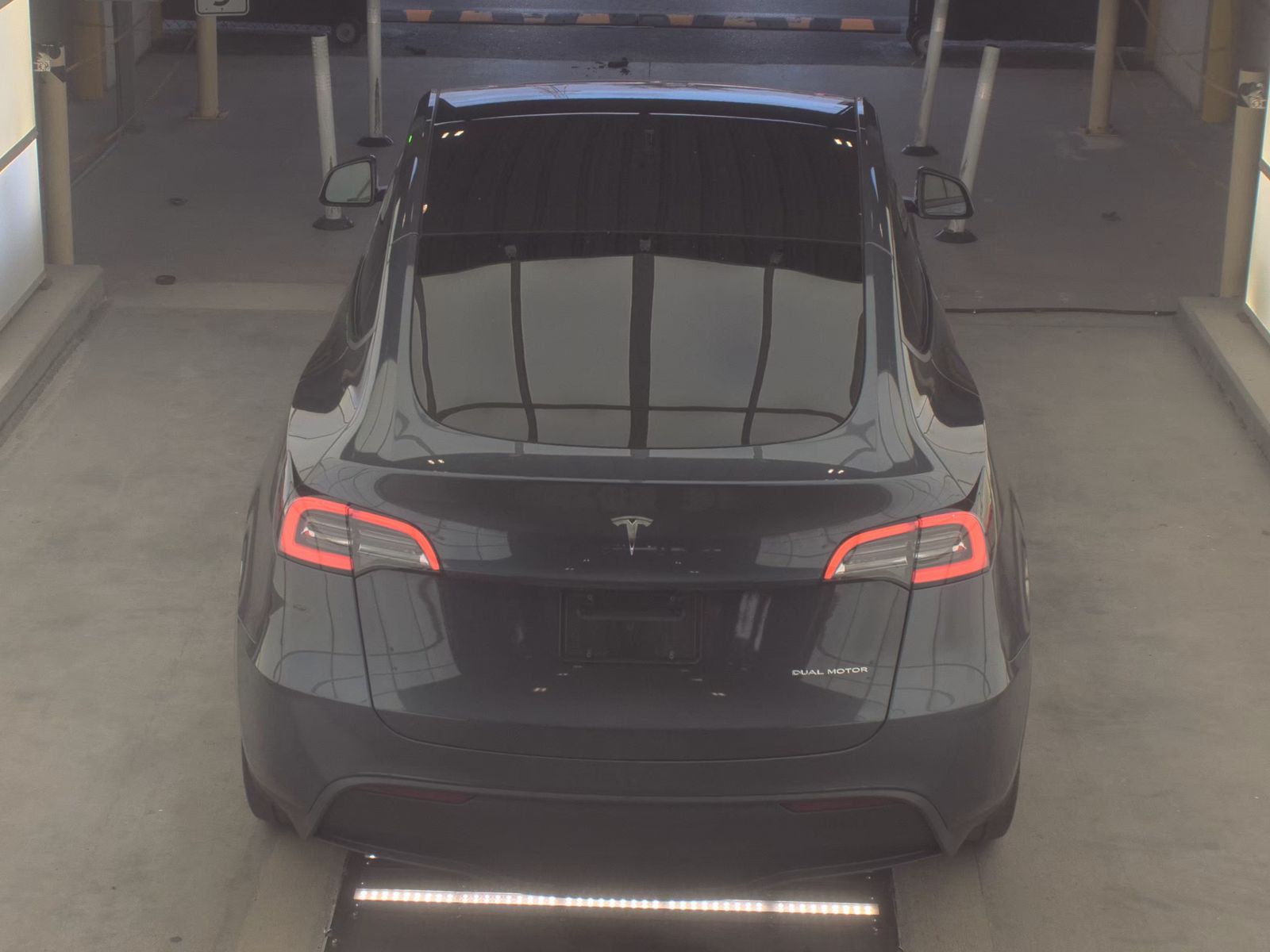 TESLA MODEL Y - 7