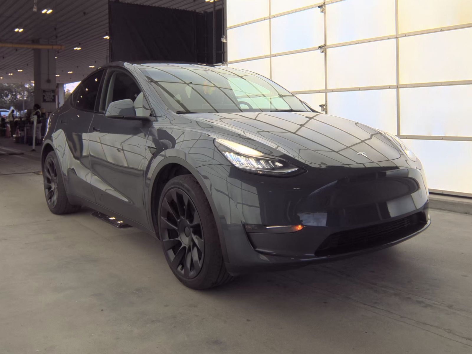 TESLA MODEL Y - 5